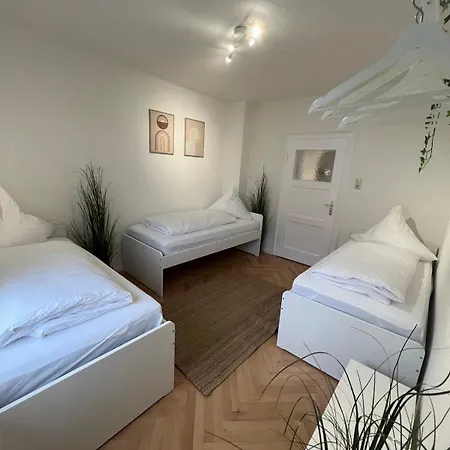 Zoro - 4 Zimmer- Kueche - Balkon *
