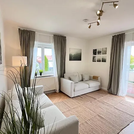 Zoro - 4 Zimmer- Kueche - Balkon Appartement