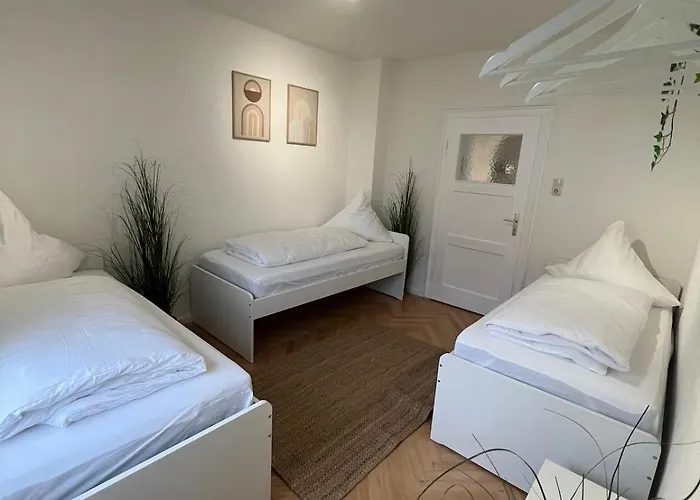 Zoro - 4 Zimmer- Kueche - Balkon *